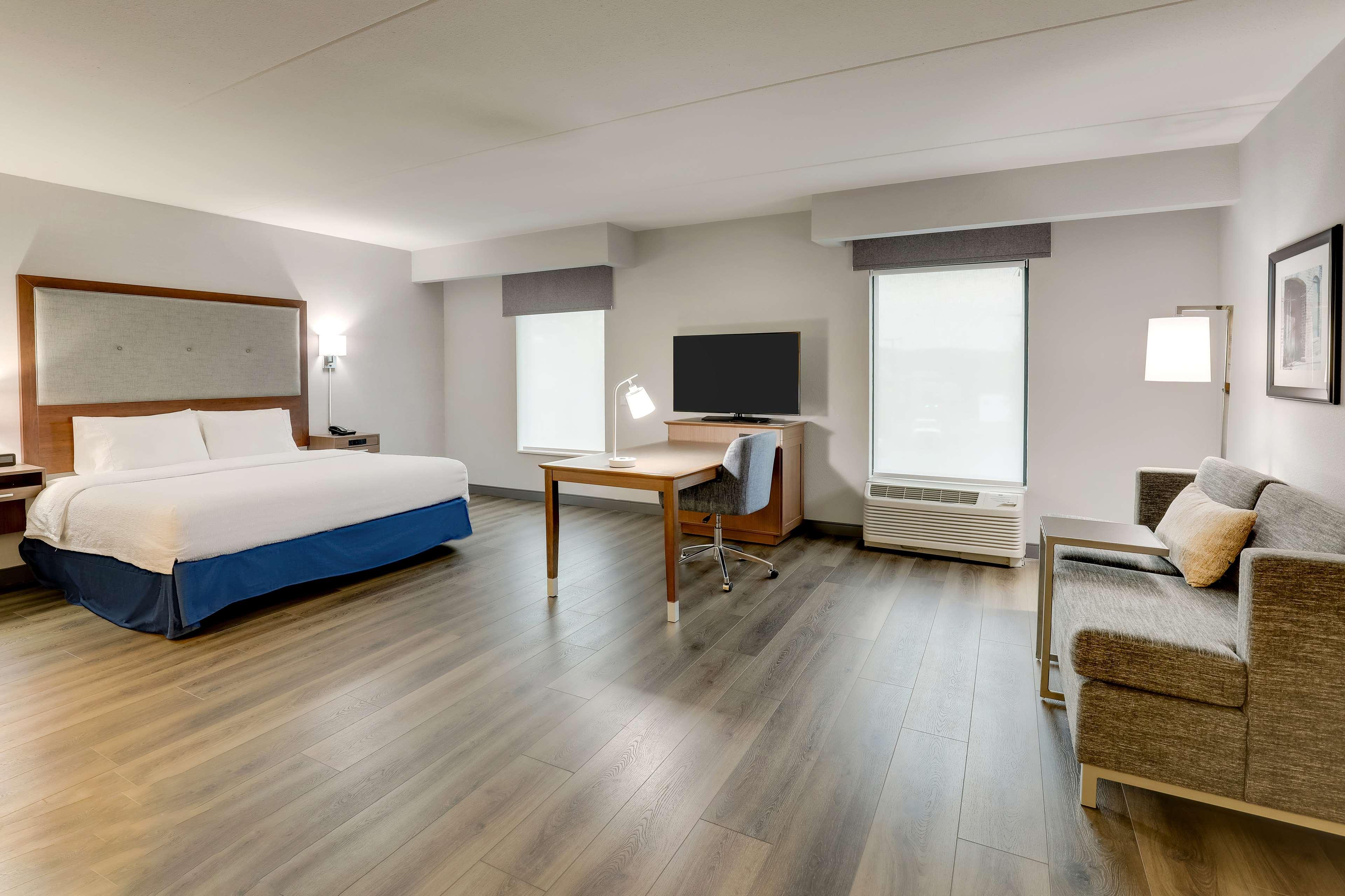 City, Studio, King Bed, Accessible