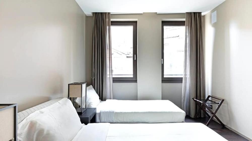 2 BEDROOMS, PRESIDENTIAL, SUITE, 2 BATHROOMS