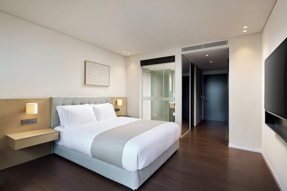 PREMIER, DELUXE, DOUBLE BED, CITY VIEW