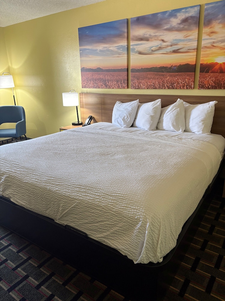 Days Inn by Wyndham Park City Kansas 15/28