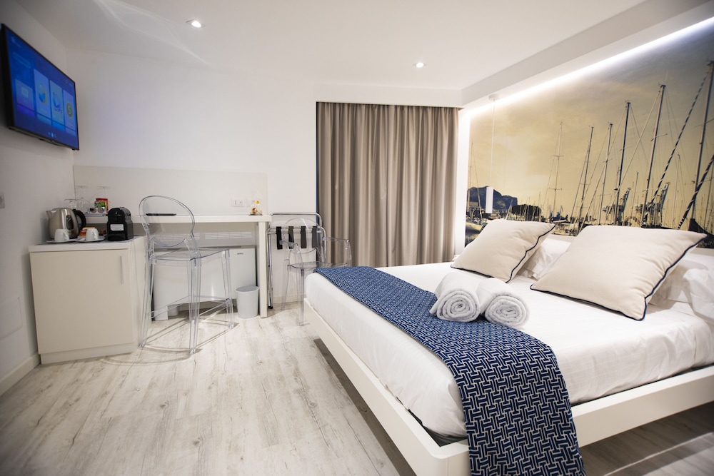 TOWER, DOUBLE BED