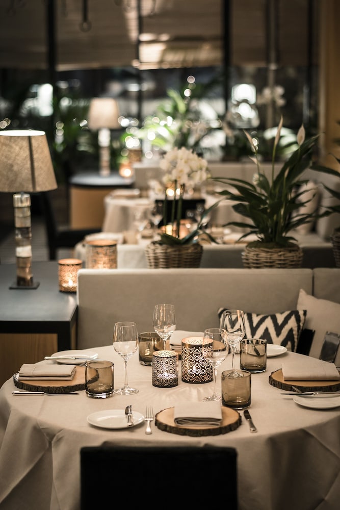The Park Gstaad, Four Seasons Hotel 40/50