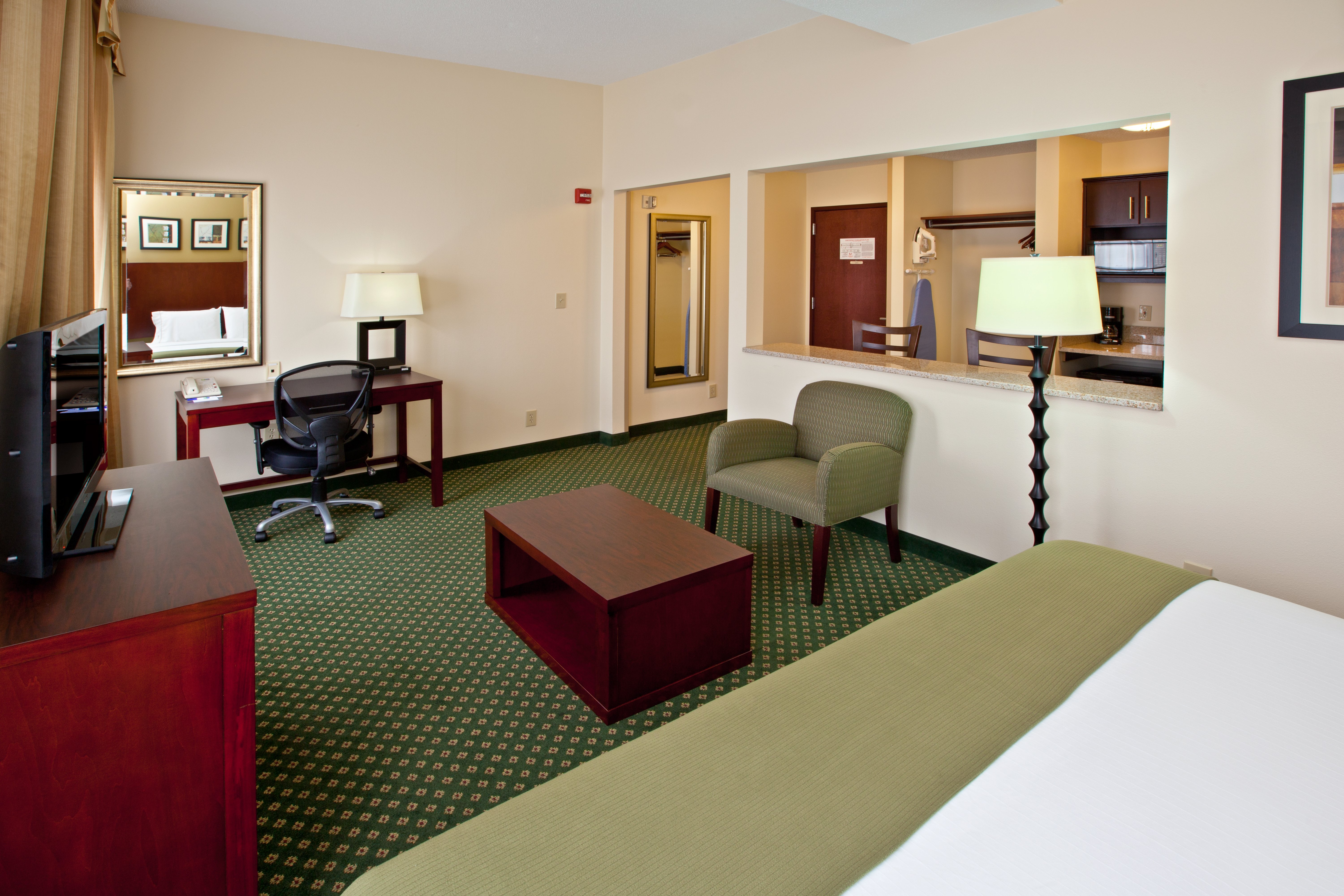 Holiday Inn Express Hotel Suites Indianapolis East 51/75