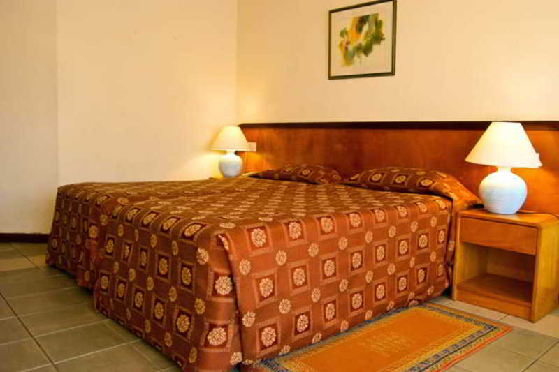 ELMINA BEACH RESORT 10/26