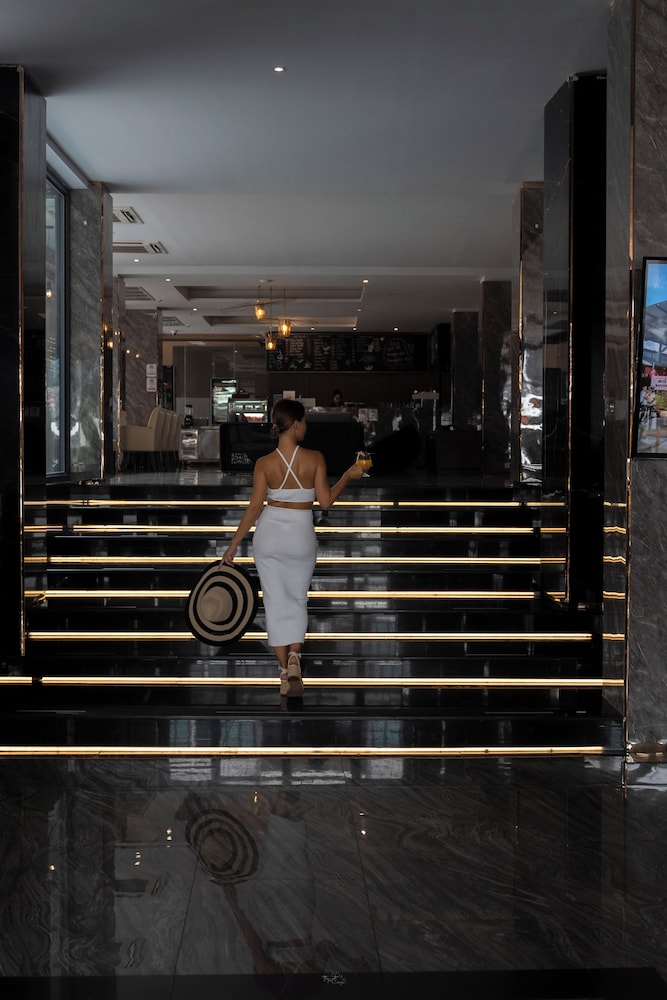 De Prime Rangnam Hotel 7/37