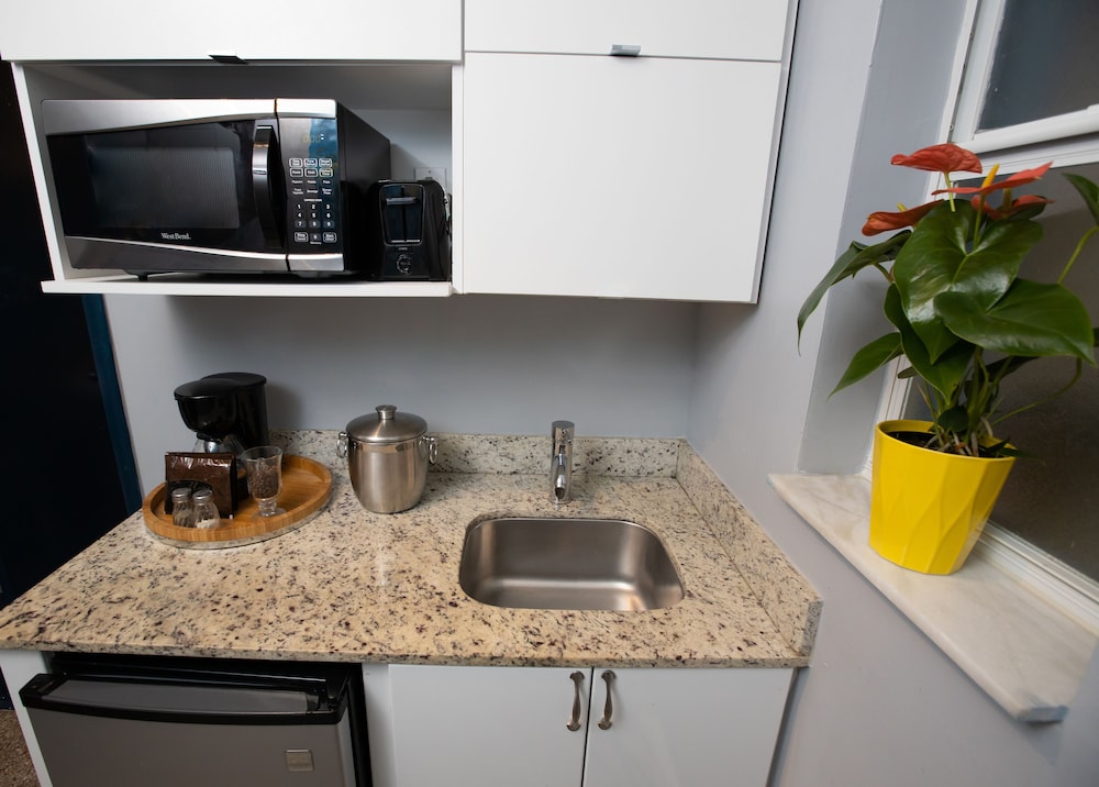 Hollywood Beach Suites Hostel Hotel 42/75