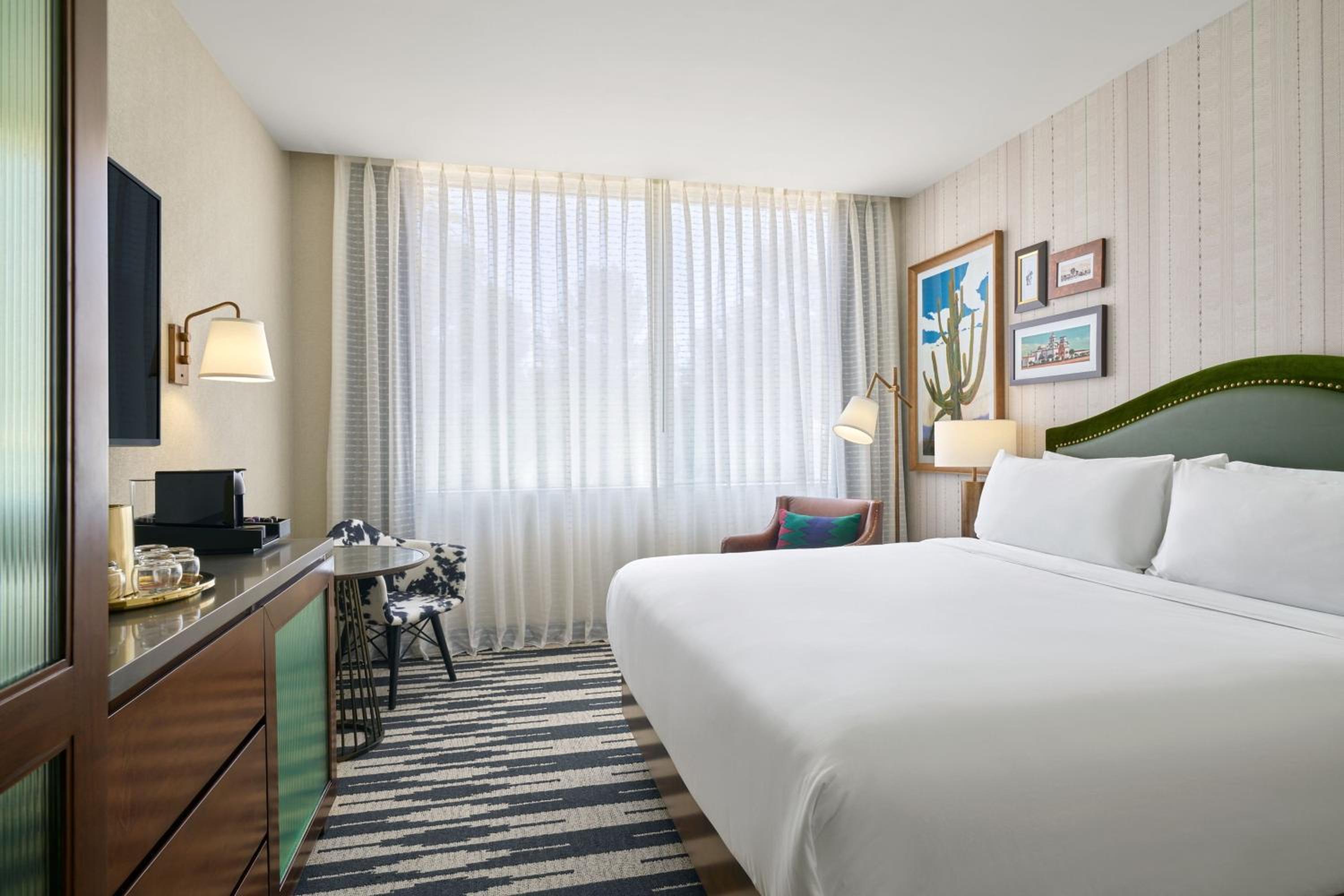 Metropolitan, King Bed