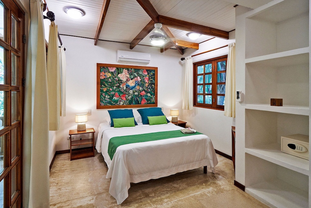 Room, Queen Bed, Garden View