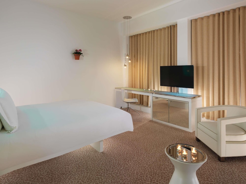 STUDIO, KING BED