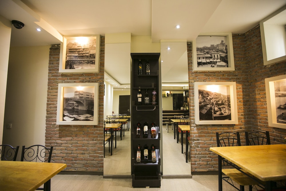 TBILISELI HOTEL 39/60