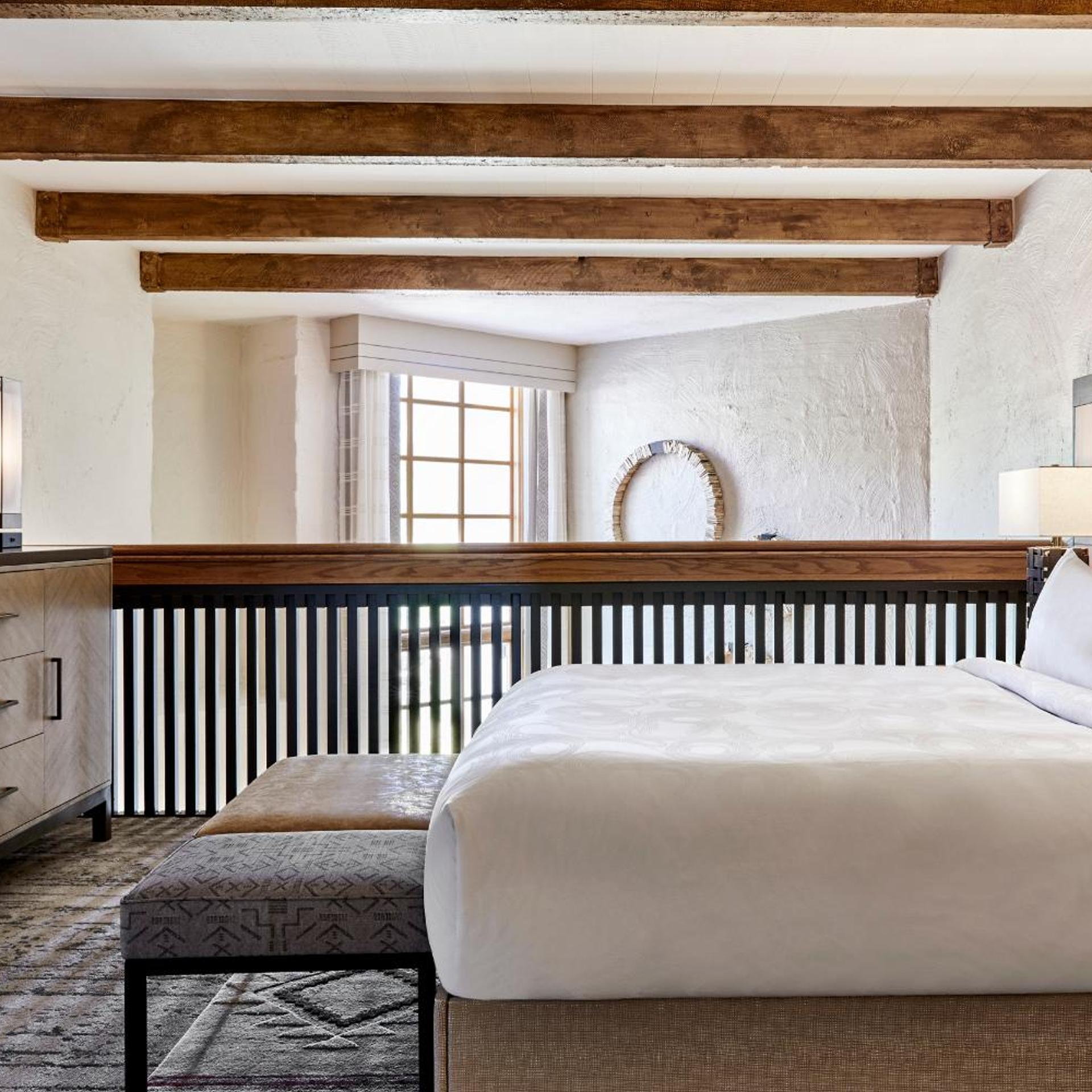 1 Bedroom, Bi Level, Suite, King Bed
