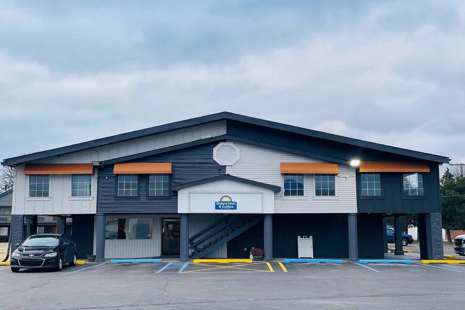 Days Inn & Suites by Wyndham Port Huron 2/12