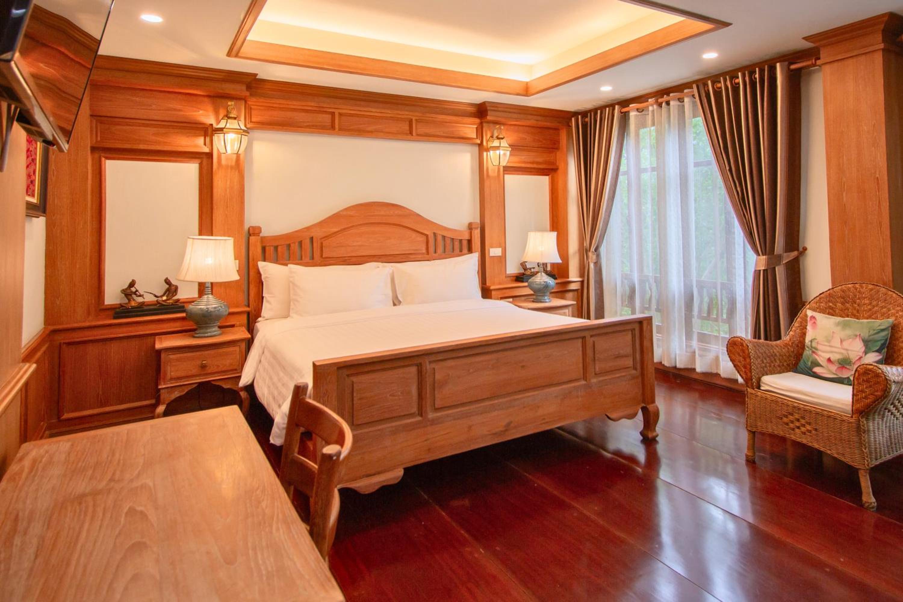 Deluxe, Suite, Hot Tub