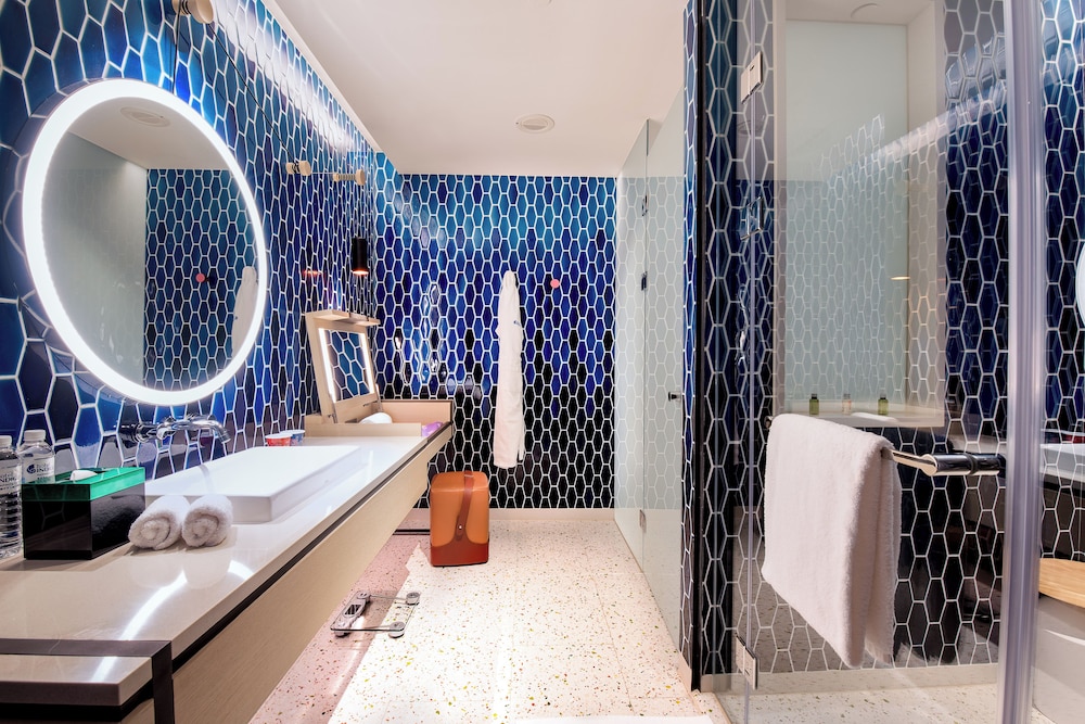 غرفة قياسية بسرير كينج بإطلالة على المدينة، HOTEL INDIGO KAOHSIUNG CENTRAL PARK 7/8