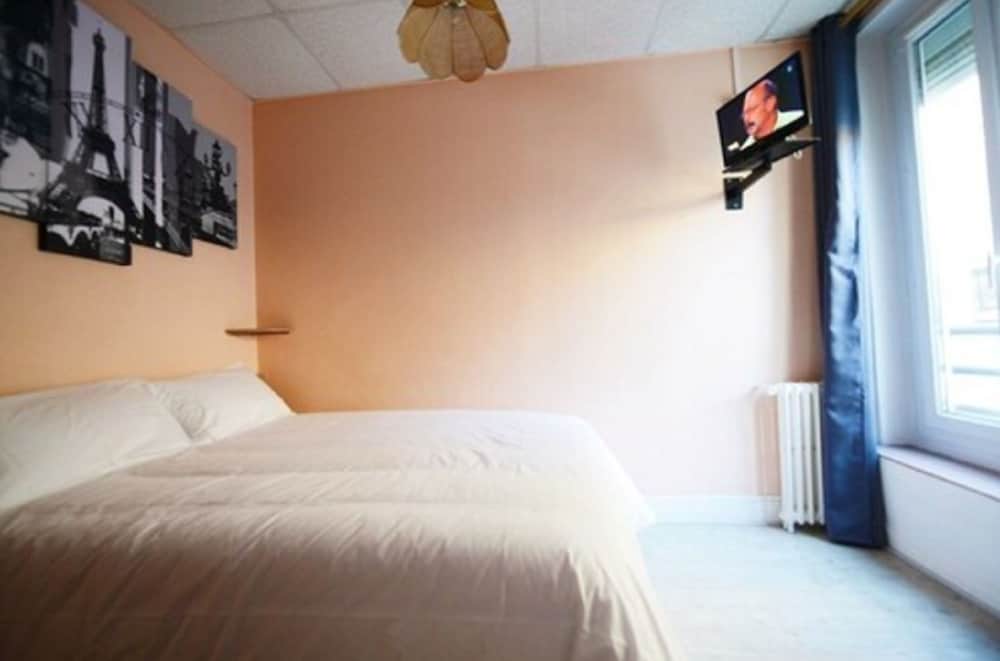ROOM, TWIN BEDS