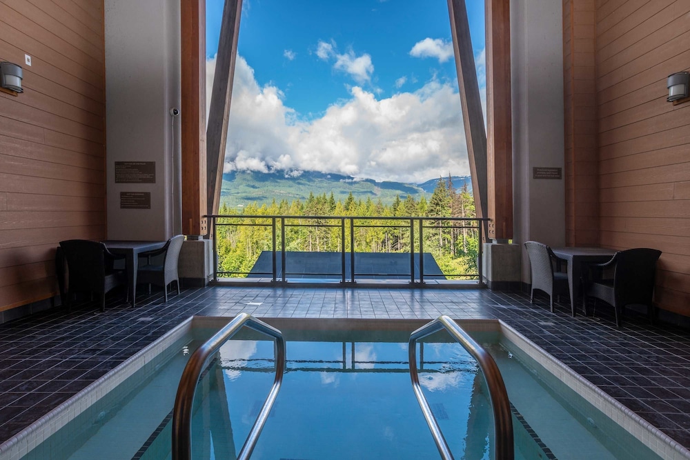 swimming pool spa