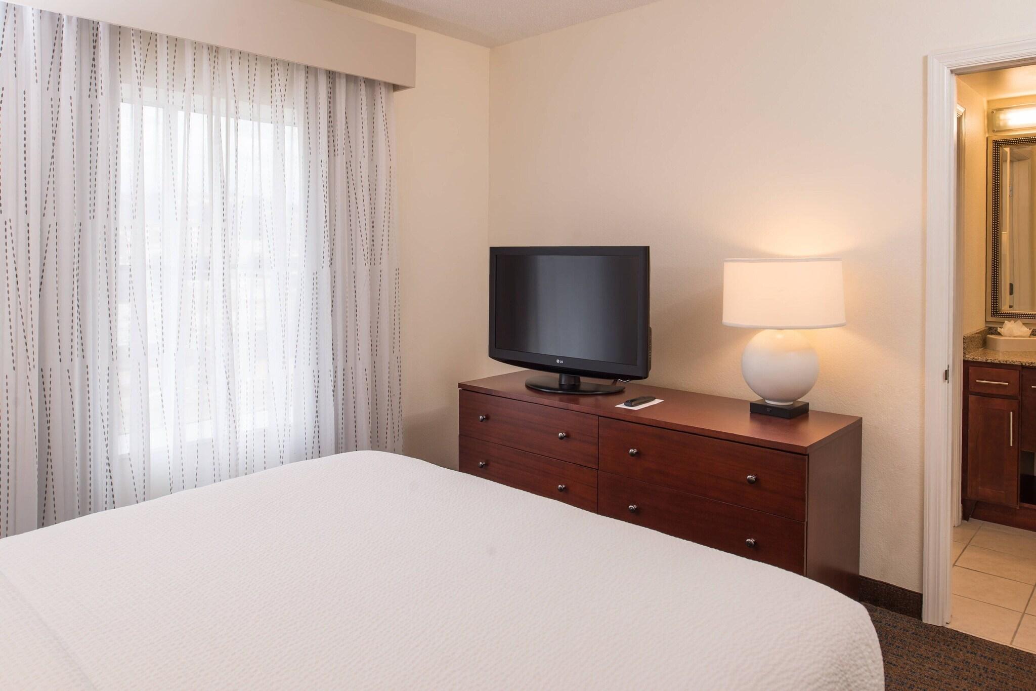 1 Bedroom, Suite, King Bed