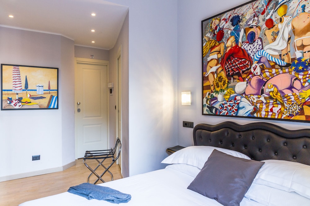 Aiello Rooms 14/37