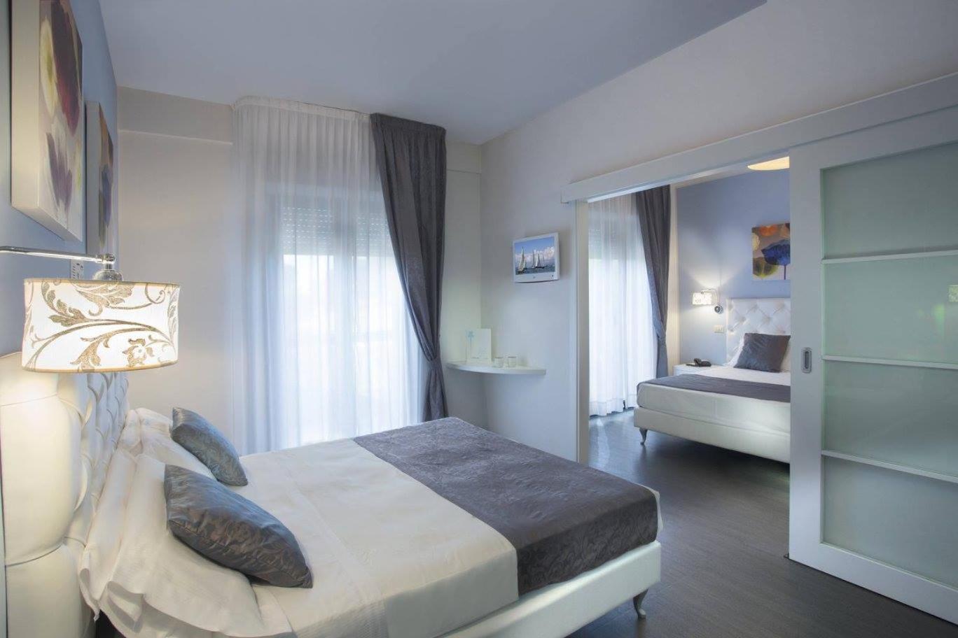 Hotel Ambassador 17/49