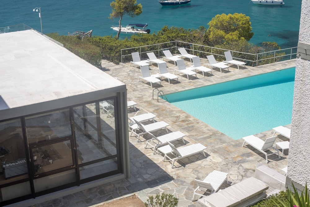 Apollo Resort 61/63