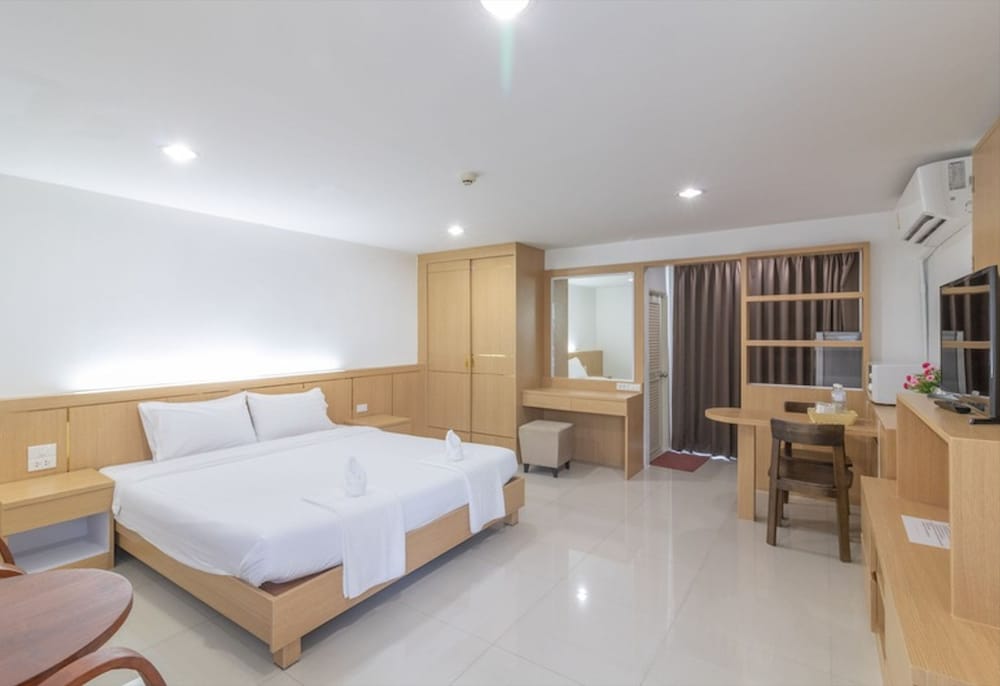 DELUXE, DOUBLE BED
