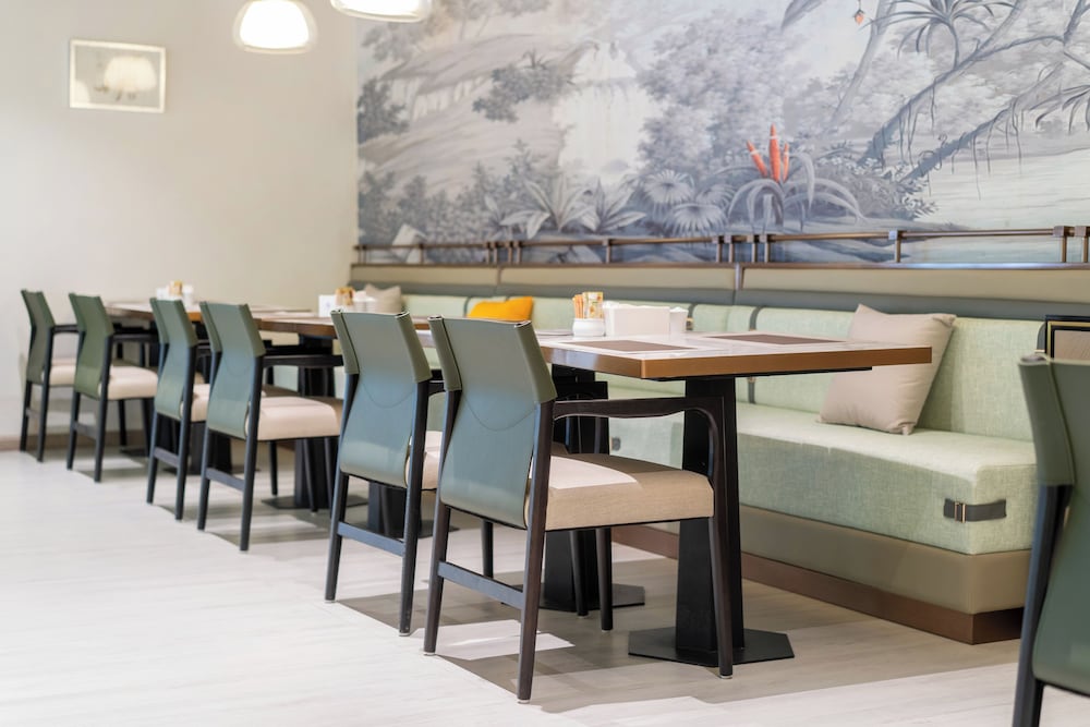 restaurant cafeteria
