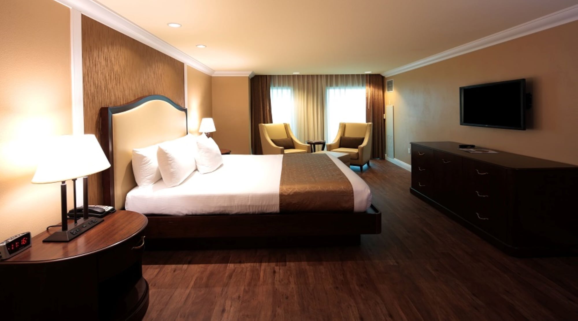 PREMIUM, KING BED, WITH VIEW, SMOKING