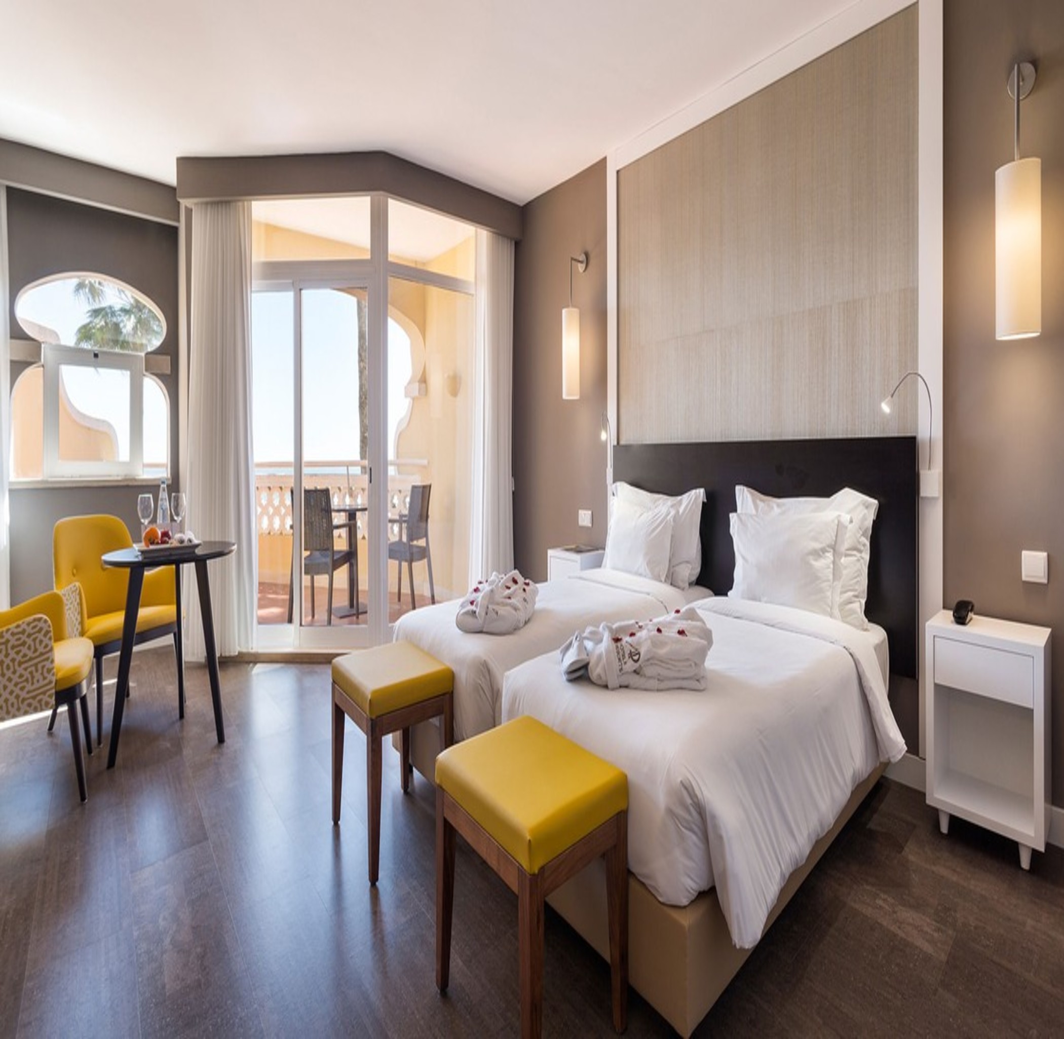 Room, Twin Beds, Land View