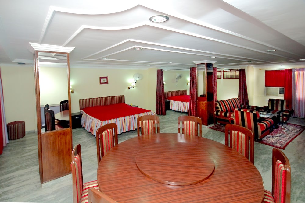 HOTEL PADMINI PALACE 46/56