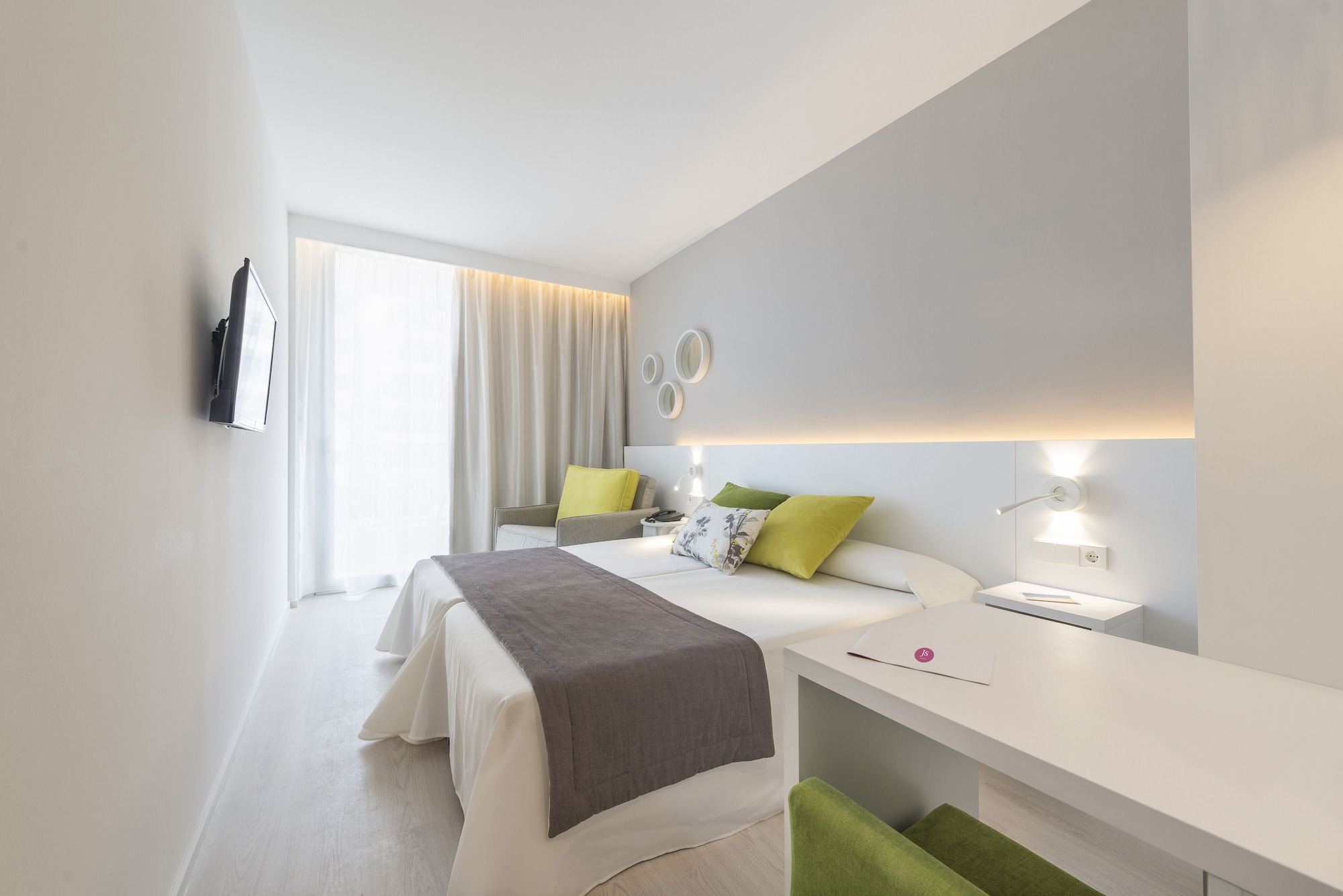 TOWER, DOUBLE BED, BALCONY, HIGH FLOOR
