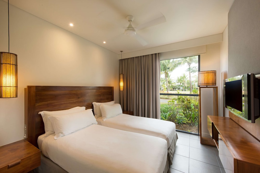2 Bedrooms, King and Twin Beds, Garden View, Laundry, Kitchenette, Hilton Fiji Beach Resort And Spa 2/8