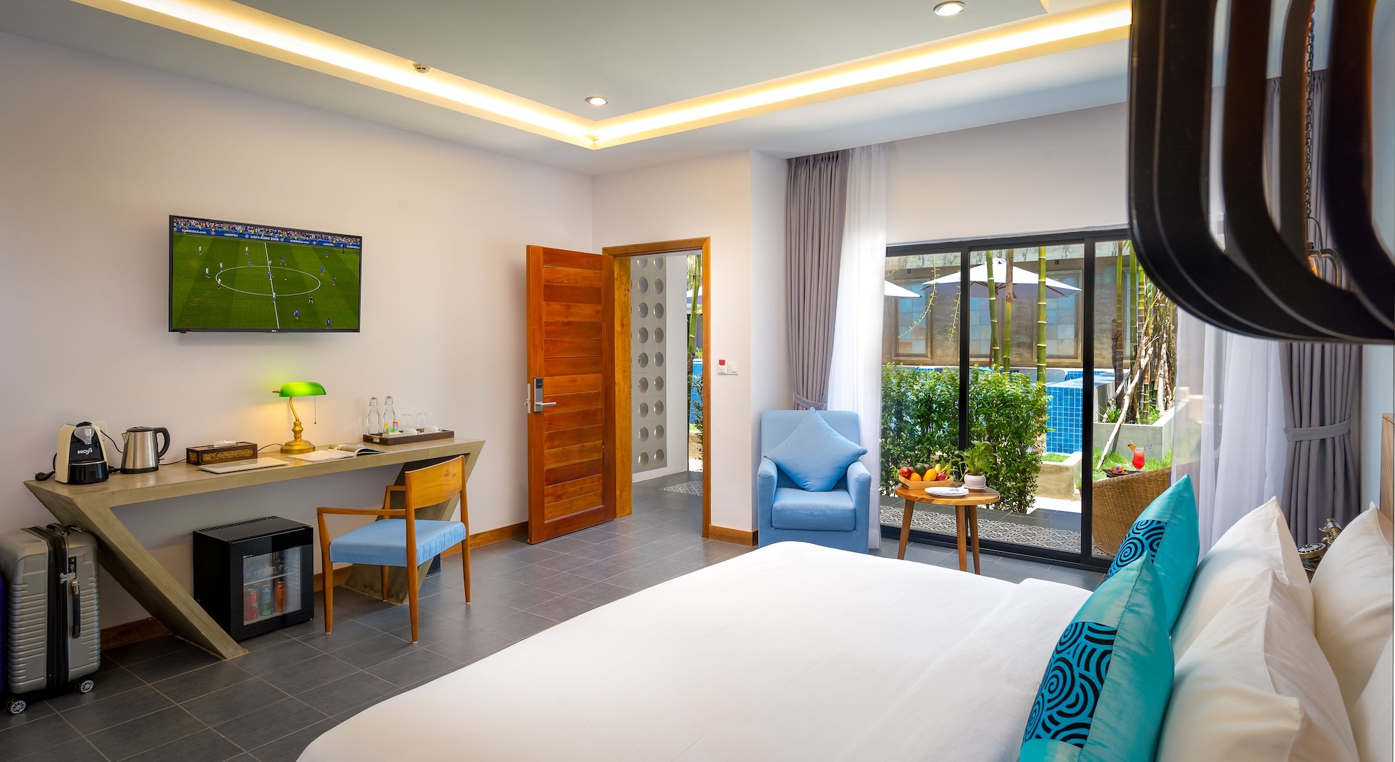 CABANA, SUITE, POOL ACCESS