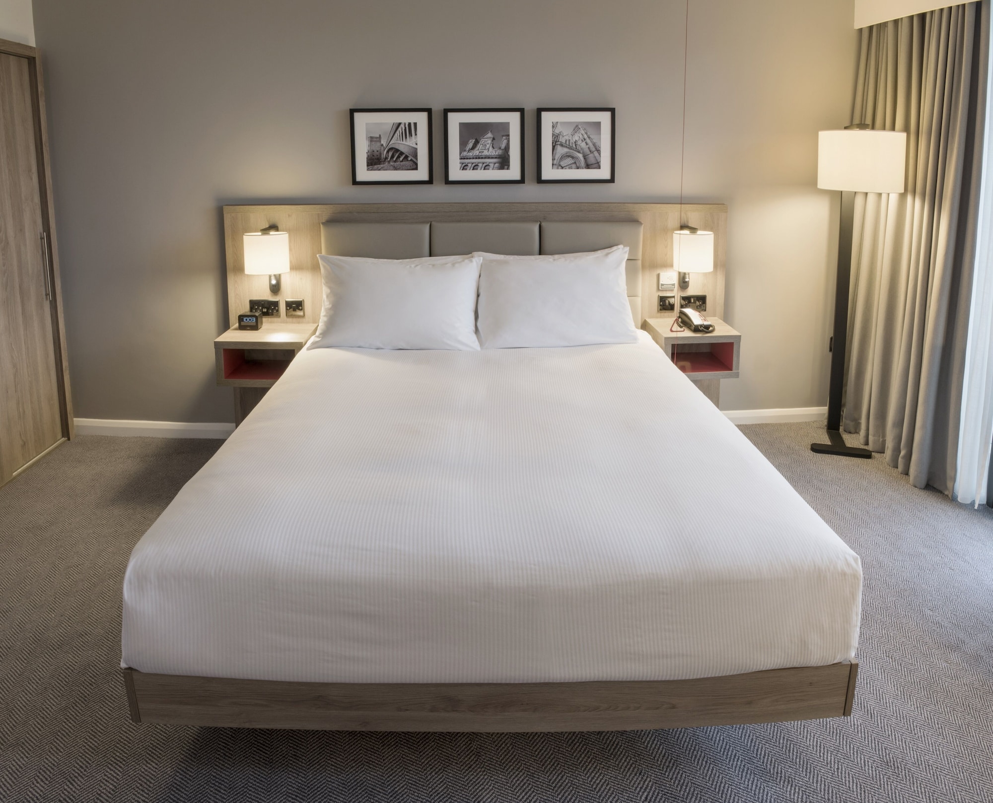 ROOM, KING BED