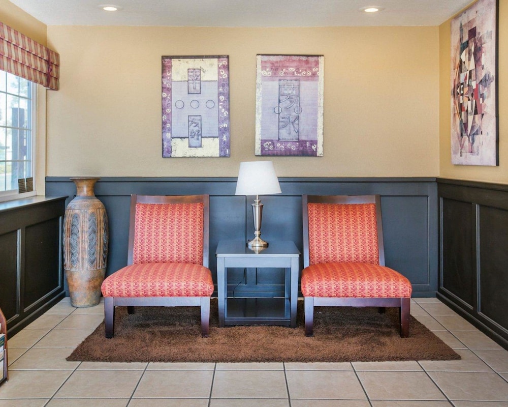 Econo Lodge Inn & Suites Lodi 23/28