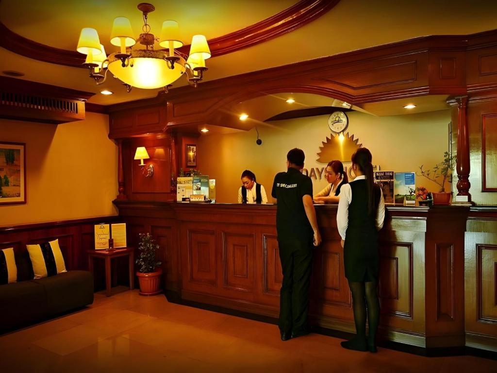 Days Hotel Batangas 8/36