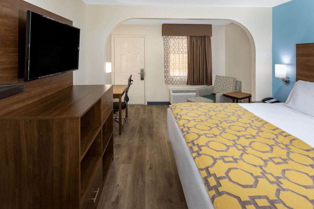 Baymont by Wyndham Biloxi Ocean Springs 33/60