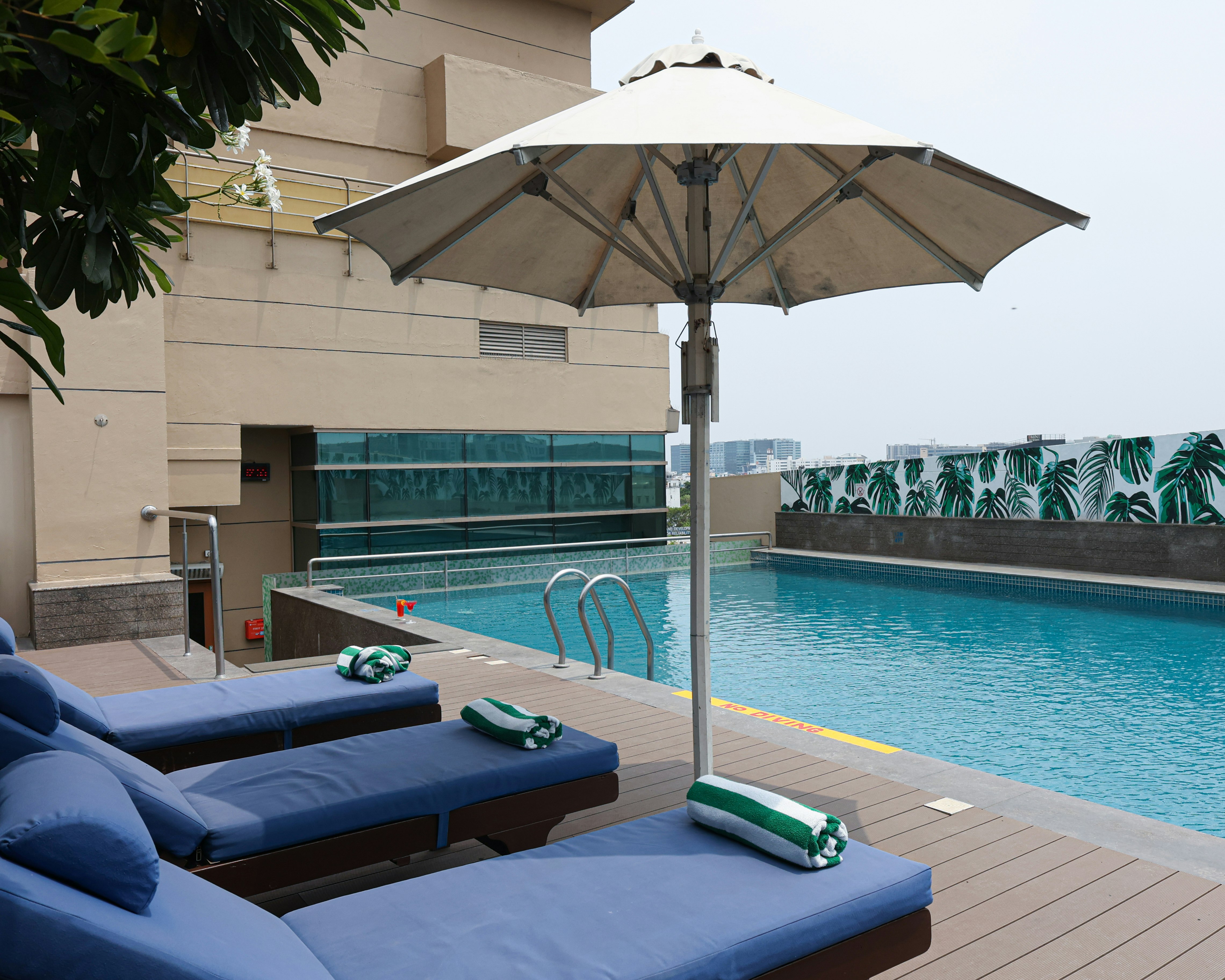 HOLIDAY INN CHENNAI OMR IT EXPRESSWAY 30/76