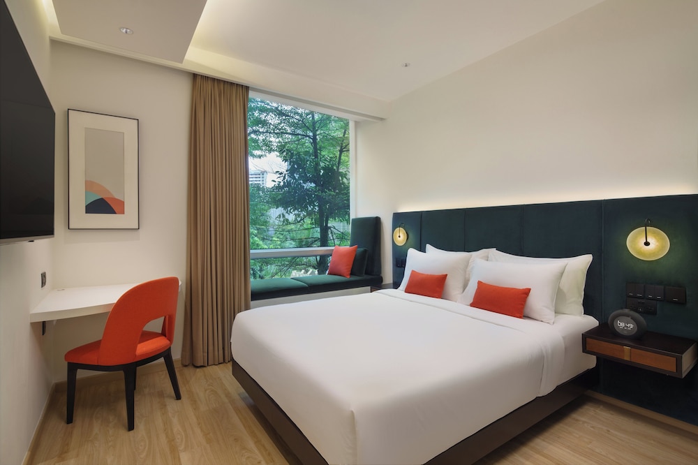 SUPERIOR, QUEEN BED