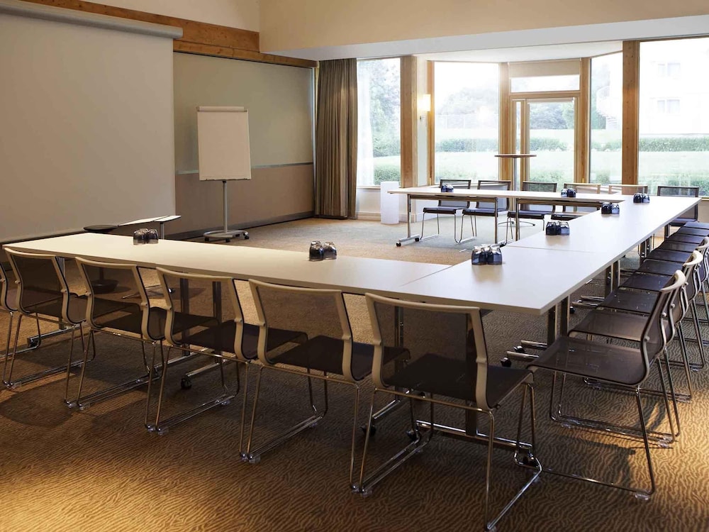 NOVOTEL FONTAINEBLEAU URY 40/51