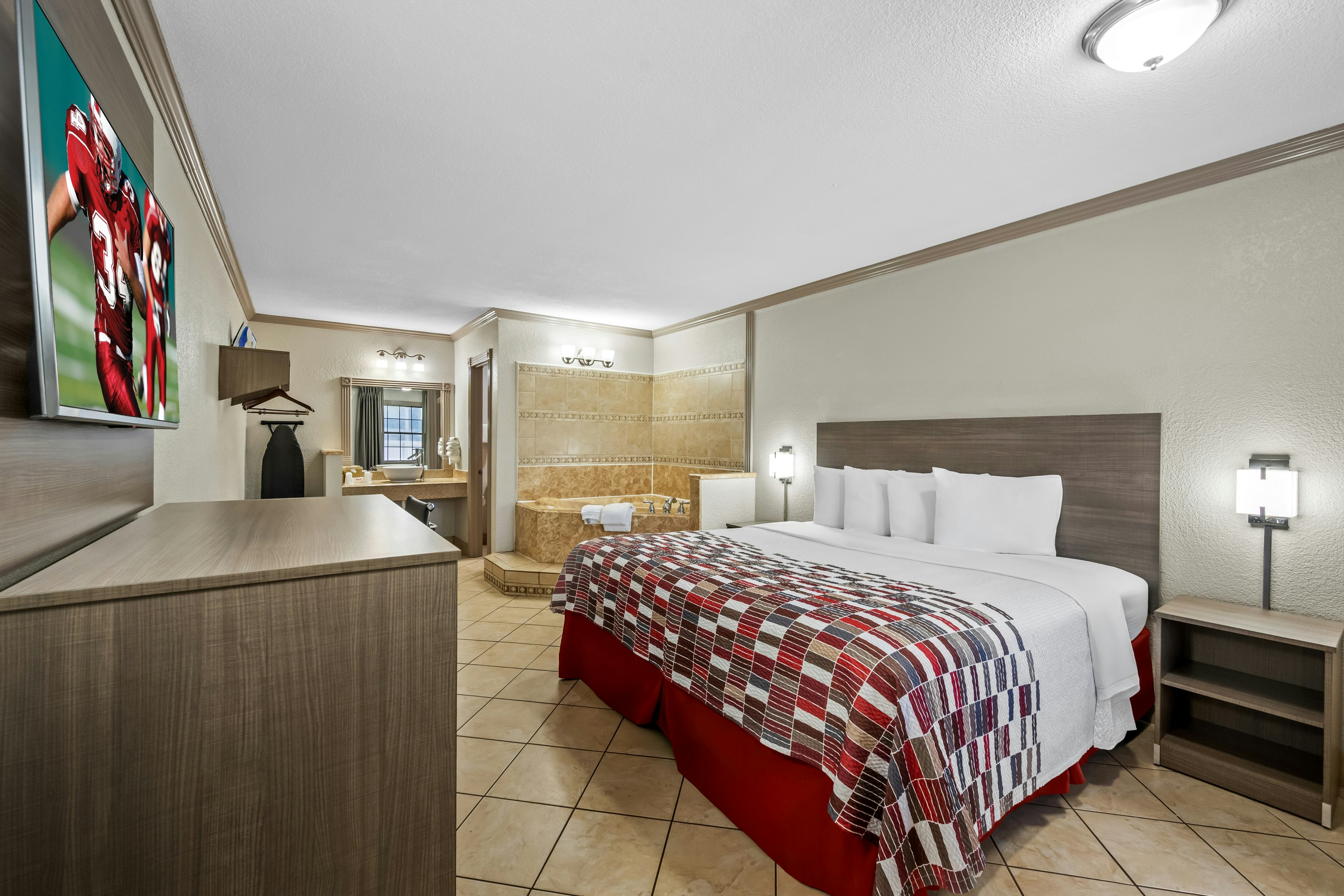 DELUXE, KING BED, JETTED TUB