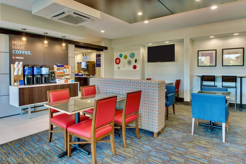 Holiday Inn Express Fishkill-Mid Hudson Valley 56/71
