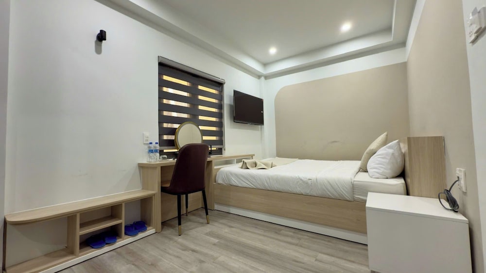 DELUXE, DOUBLE BED