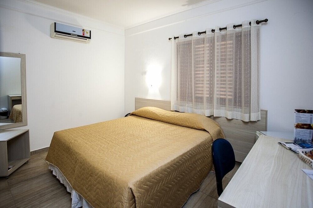 Alves Hotel 18/50
