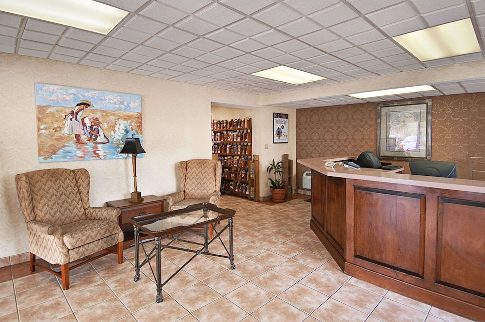 Days Inn by Wyndham Myrtle Beach-Beach Front 8/36