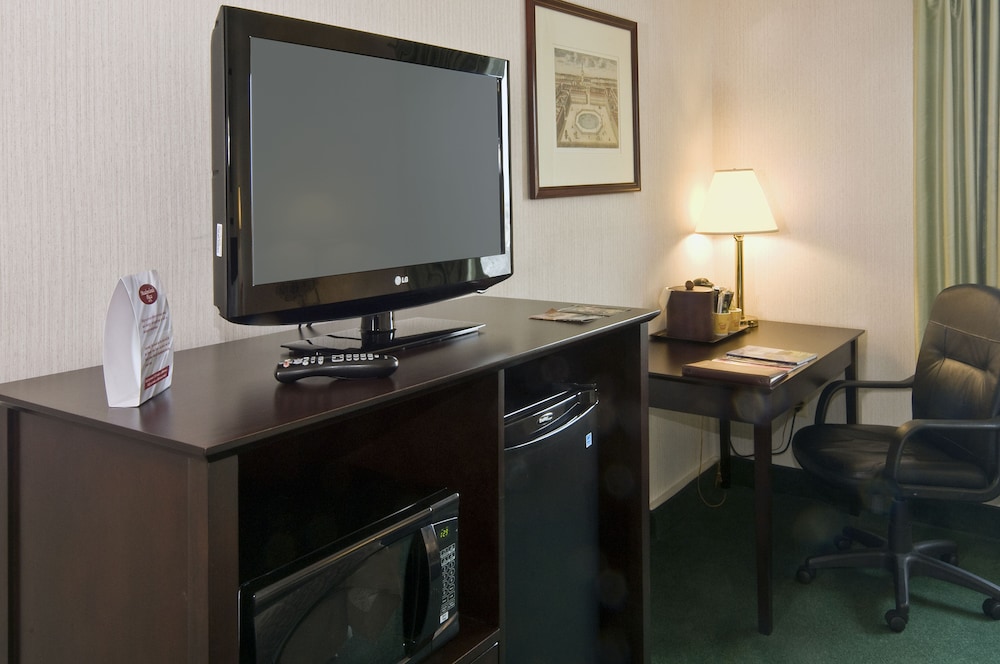 Meadowlands Plaza Hotel 51/57