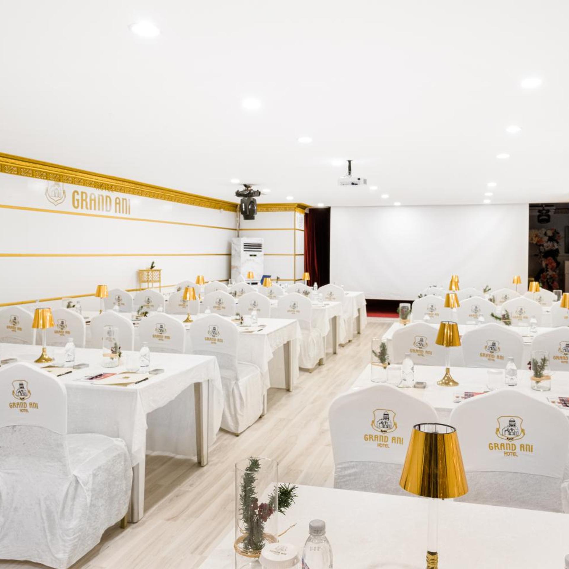 Grand Ani Hotel 33/43