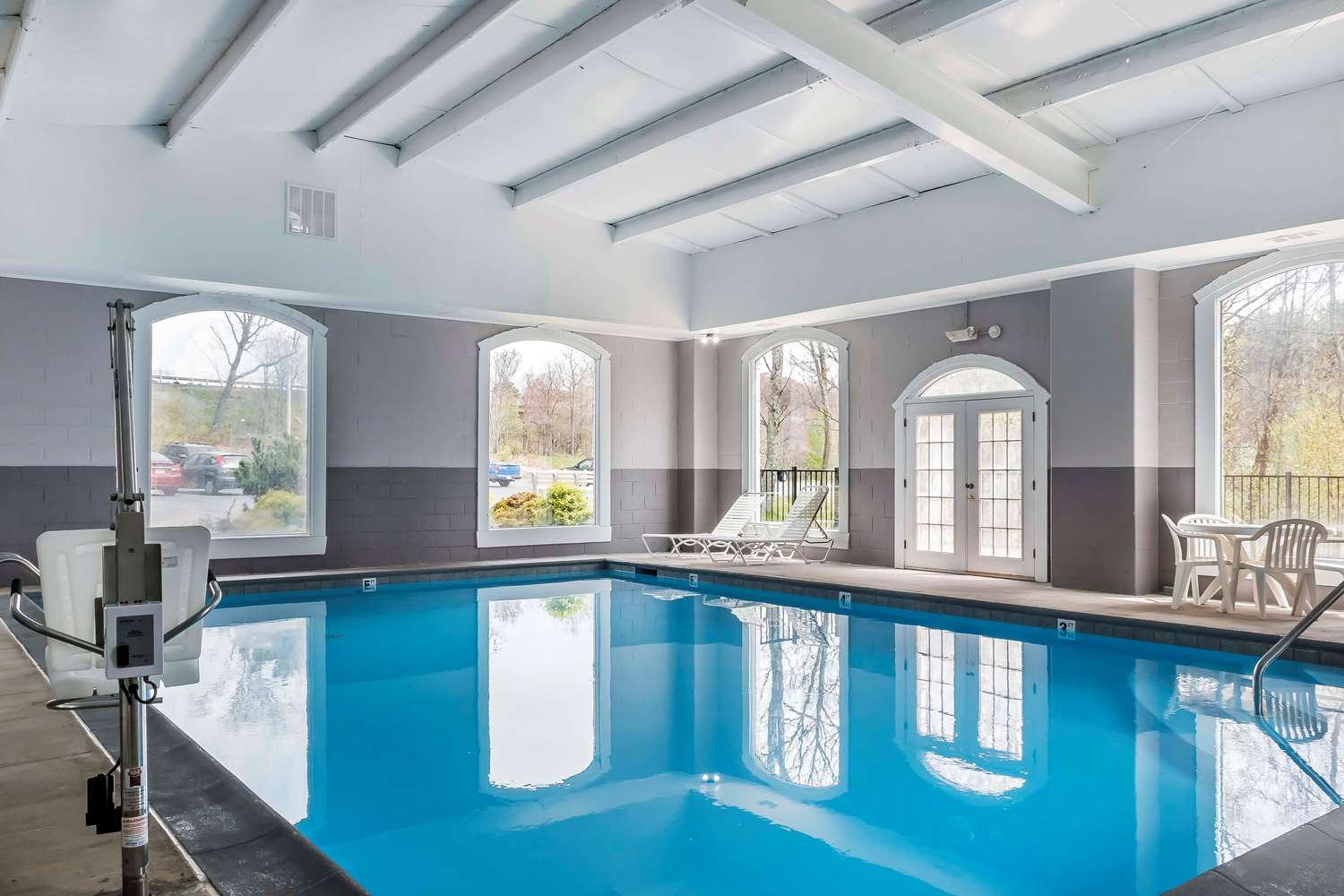 swimming pool spa
