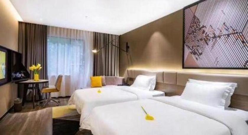 IU Hotels Wuhan Jianghan Road Metro Station 20/50