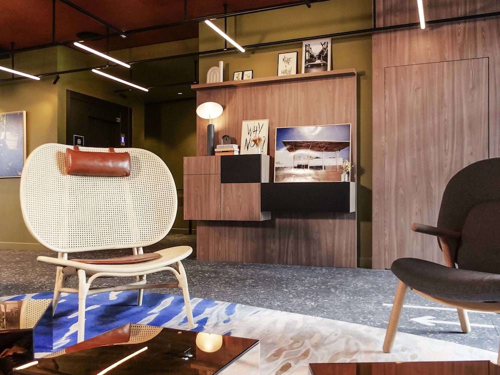 Tribe Paris Batignolles 10/67