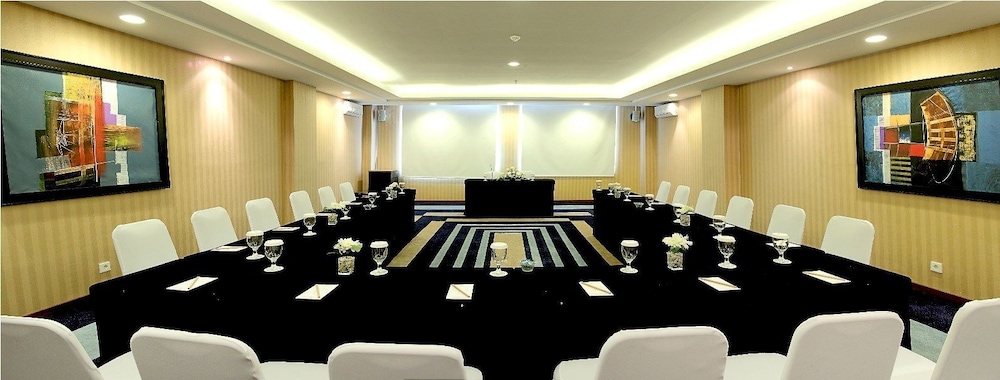 Grand Pacific Hotel 25/28
